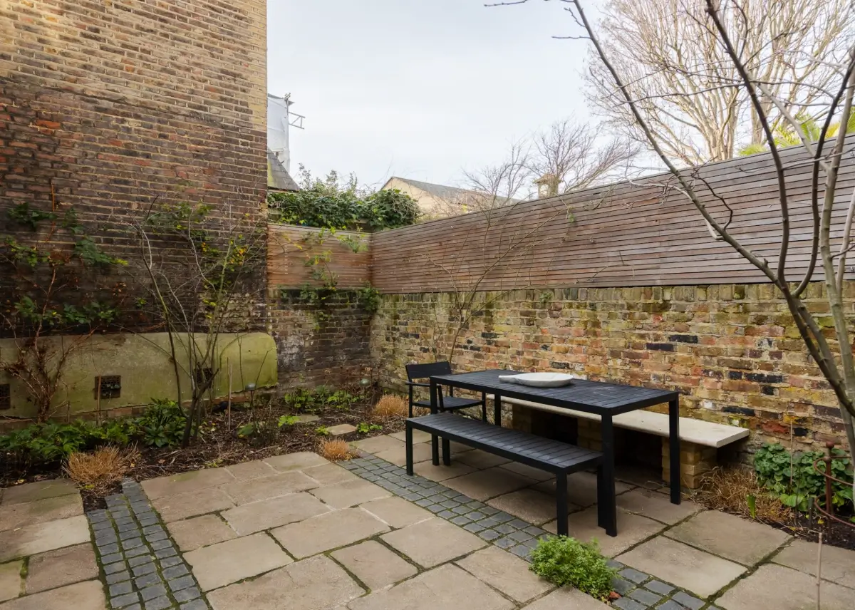 A Carefully Considered Color Palette in a Restored Victorian Townhouse 26 stylish-victorian-townhouse-london-period-features