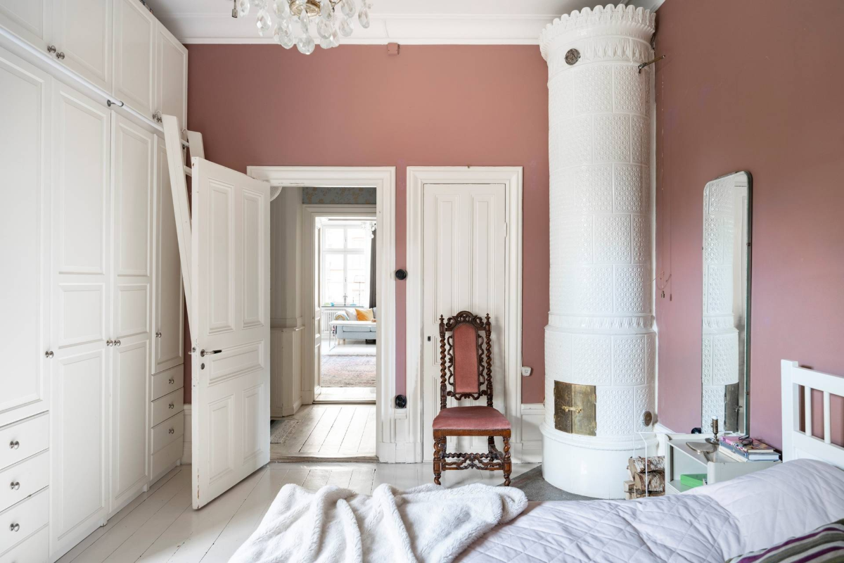 Before & After: A Soft Color Palette in a Grand Turn-of-the-Century Apartment 46 before after classic turn of the century apartment stockholm nordroom2 Before & After: A Soft Color Palette in a Grand Turn-of-the-Century Apartment