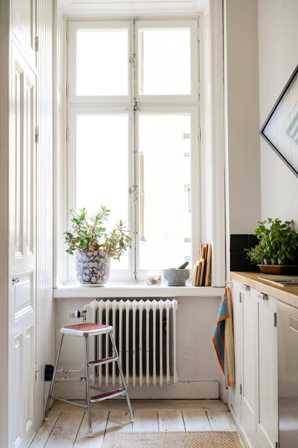 Before & After: A Soft Color Palette in a Grand Turn-of-the-Century Apartment 52 before after classic turn of the century apartment stockholm nordroom3 Before & After: A Soft Color Palette in a Grand Turn-of-the-Century Apartment
