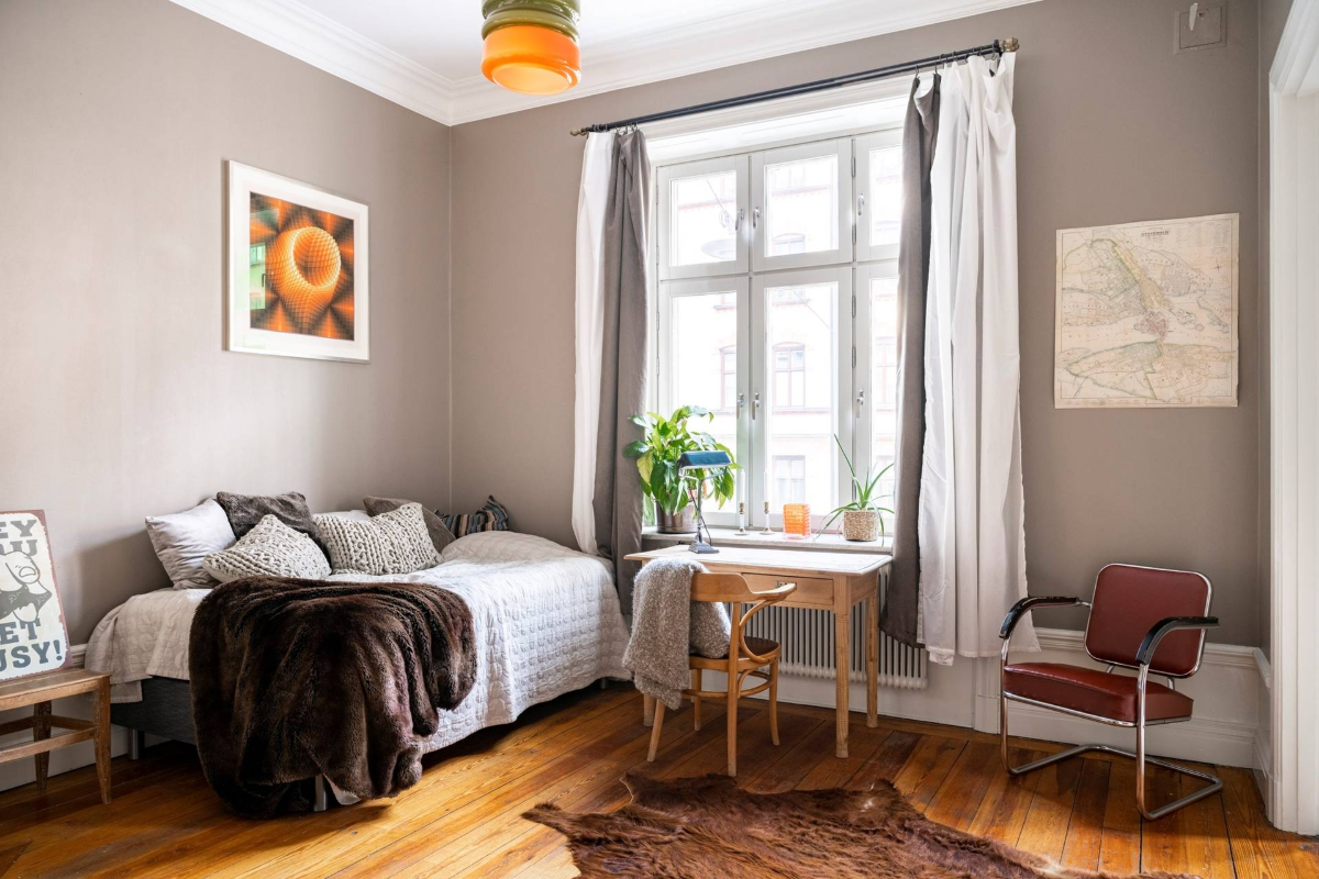 Before & After: A Soft Color Palette in a Grand Turn-of-the-Century Apartment 18 before after classic turn of the century apartment stockholm nordroom6 Before & After: A Soft Color Palette in a Grand Turn-of-the-Century Apartment