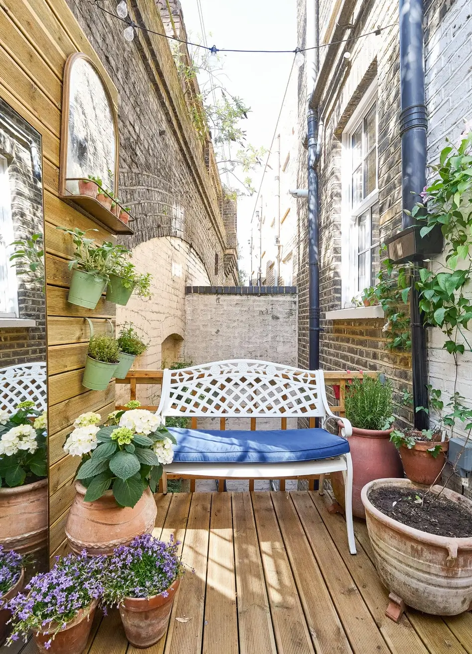 An East London Townhouse with Colorful Interiors Inspired by Vanessa Bell's Charleston 39 charleston-farmhouse-inspired-interiors-victorian-townhouse-london