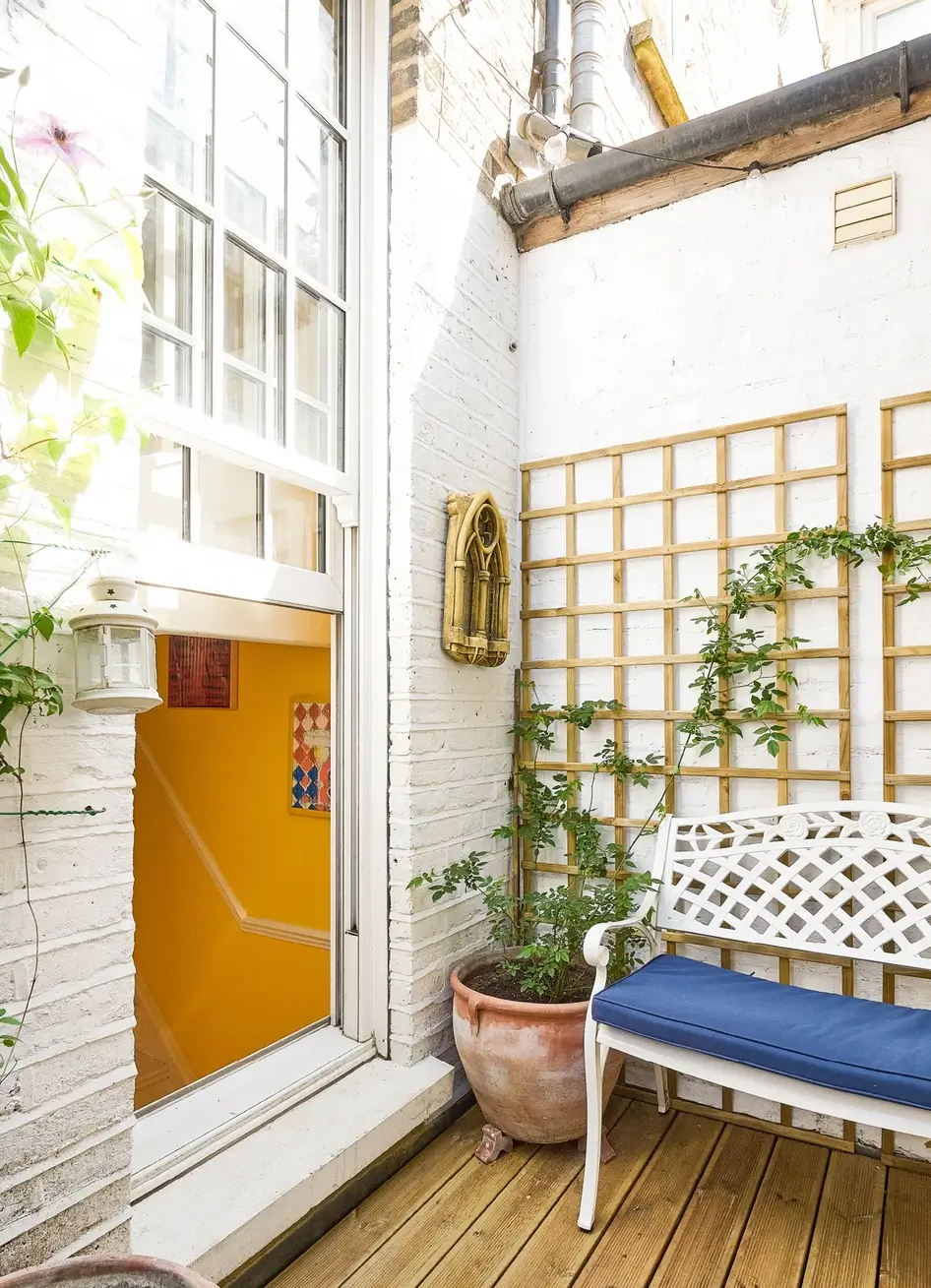 An East London Townhouse with Colorful Interiors Inspired by Vanessa Bell's Charleston 40 charleston-farmhouse-inspired-interiors-victorian-townhouse-london