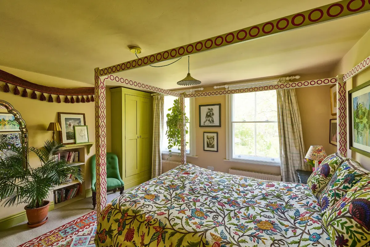 An East London Townhouse with Colorful Interiors Inspired by Vanessa Bell's Charleston 26 charleston-farmhouse-inspired-interiors-victorian-townhouse-london