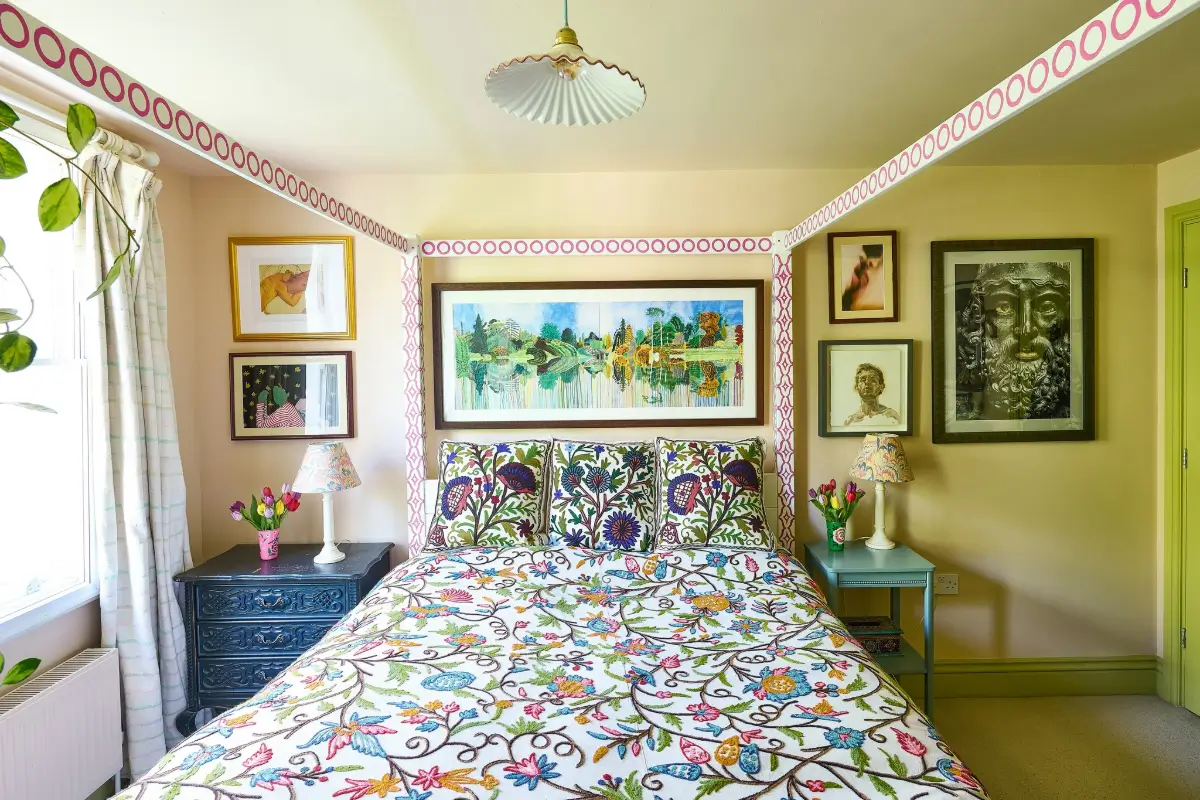 An East London Townhouse with Colorful Interiors Inspired by Vanessa Bell's Charleston 28 charleston-farmhouse-inspired-interiors-victorian-townhouse-london