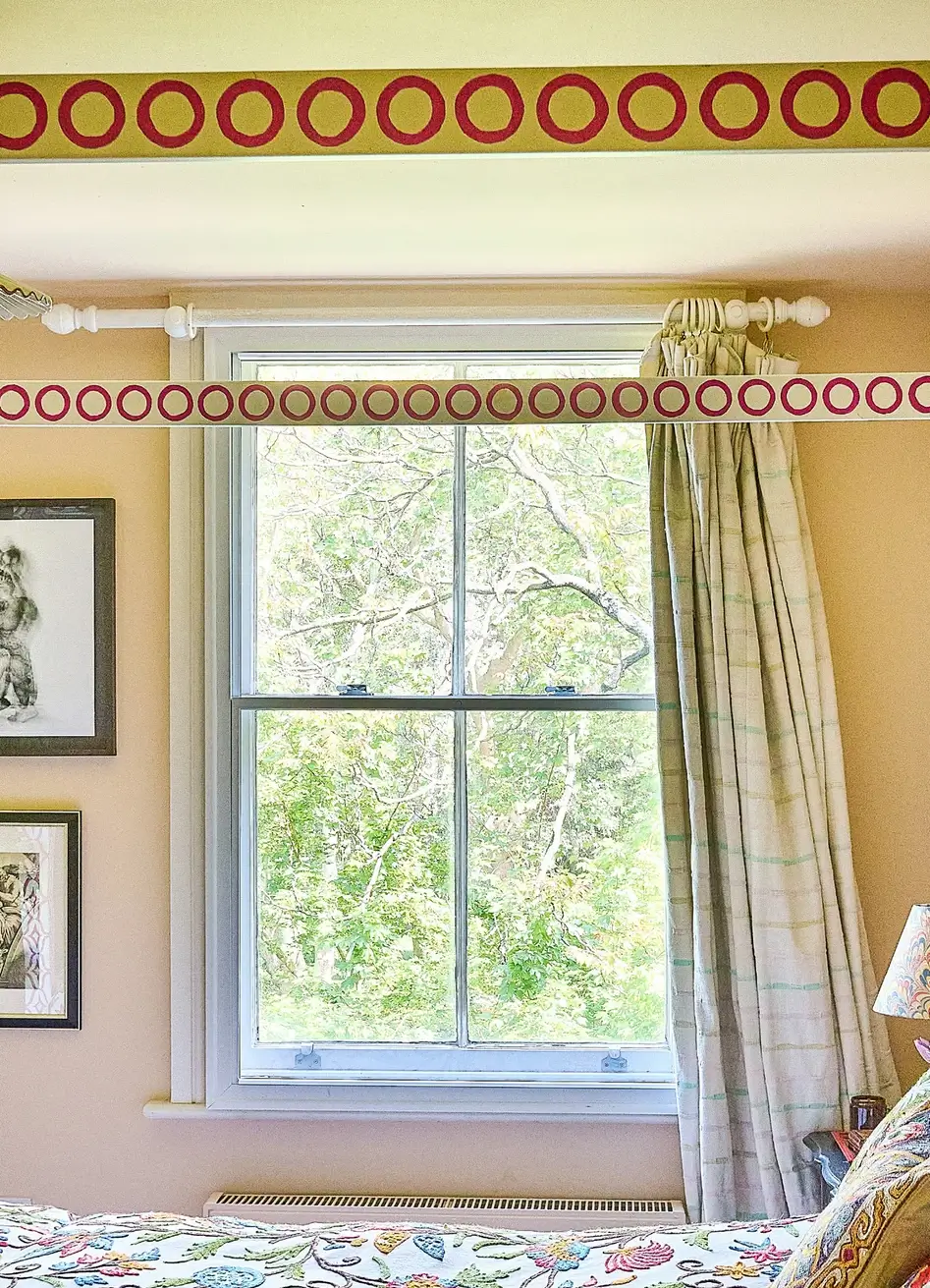 An East London Townhouse with Colorful Interiors Inspired by Vanessa Bell's Charleston 29 charleston-farmhouse-inspired-interiors-victorian-townhouse-london