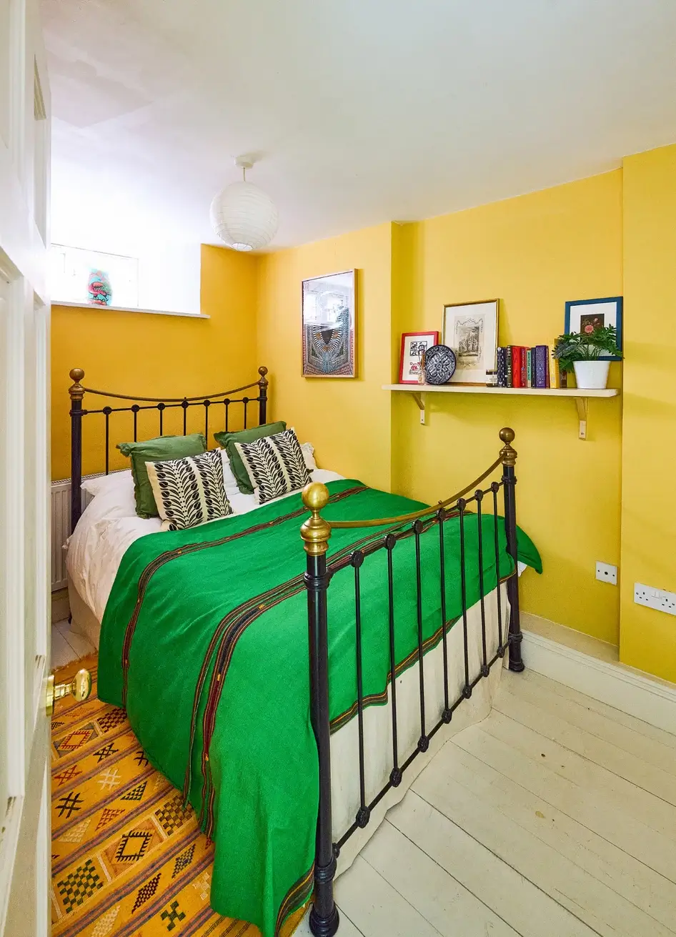 An East London Townhouse with Colorful Interiors Inspired by Vanessa Bell's Charleston 35 charleston-farmhouse-inspired-interiors-victorian-townhouse-london