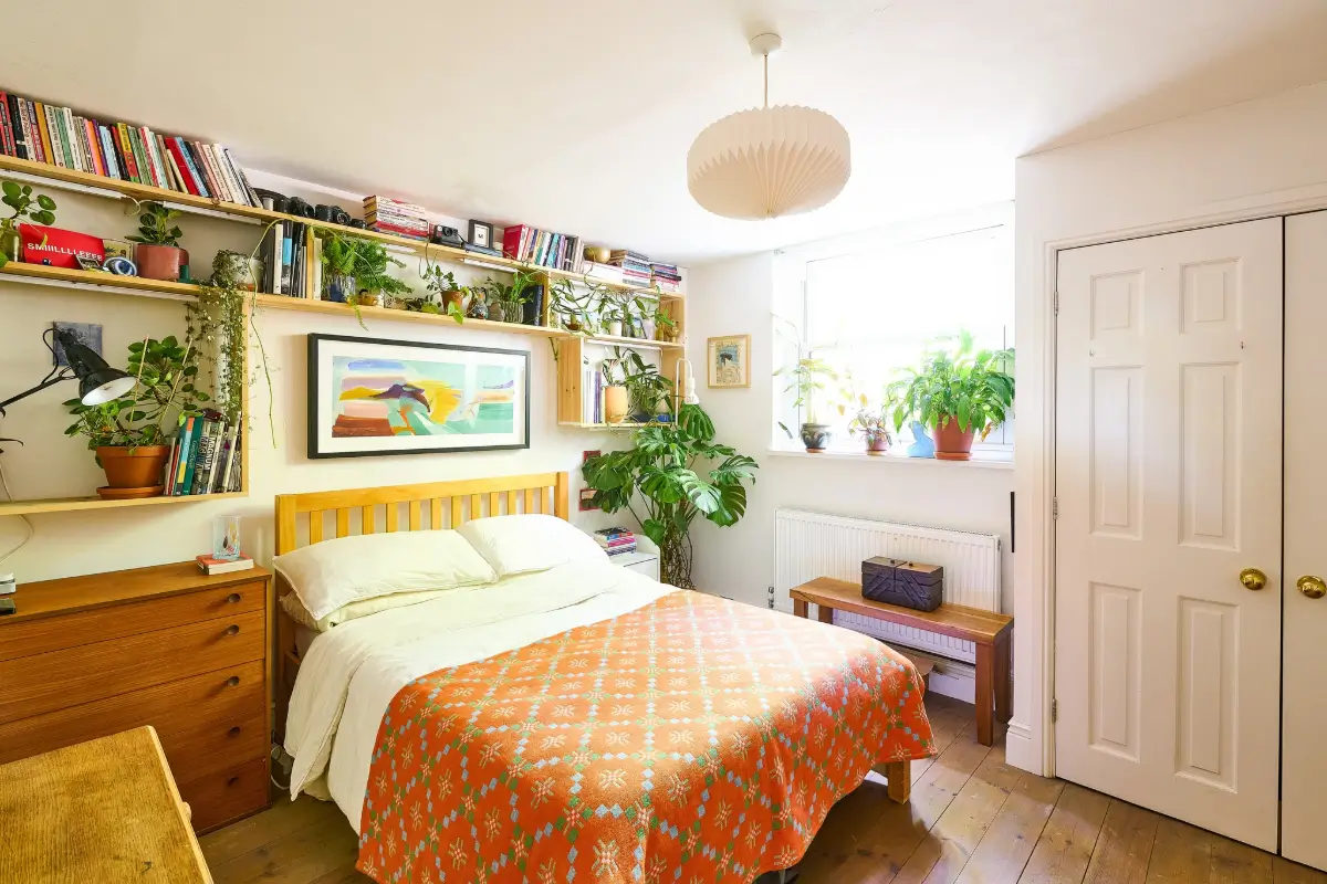 An East London Townhouse with Colorful Interiors Inspired by Vanessa Bell's Charleston 36 charleston-farmhouse-inspired-interiors-victorian-townhouse-london