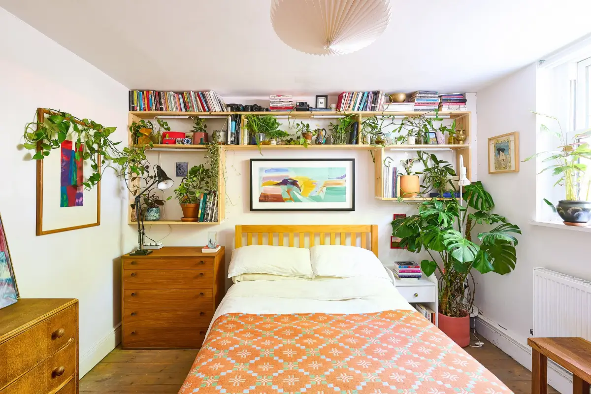 An East London Townhouse with Colorful Interiors Inspired by Vanessa Bell's Charleston 37 charleston-farmhouse-inspired-interiors-victorian-townhouse-london