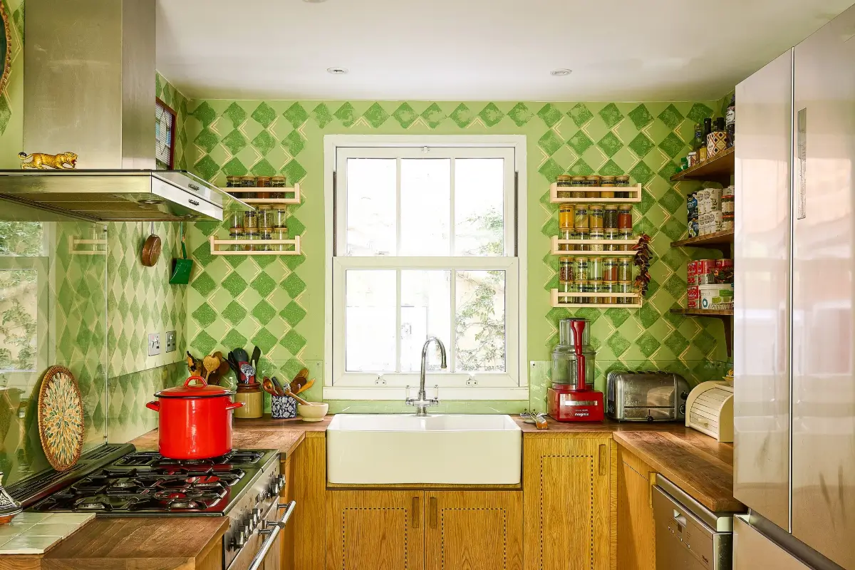 An East London Townhouse with Colorful Interiors Inspired by Vanessa Bell's Charleston 10 charleston-farmhouse-inspired-interiors-victorian-townhouse-london
