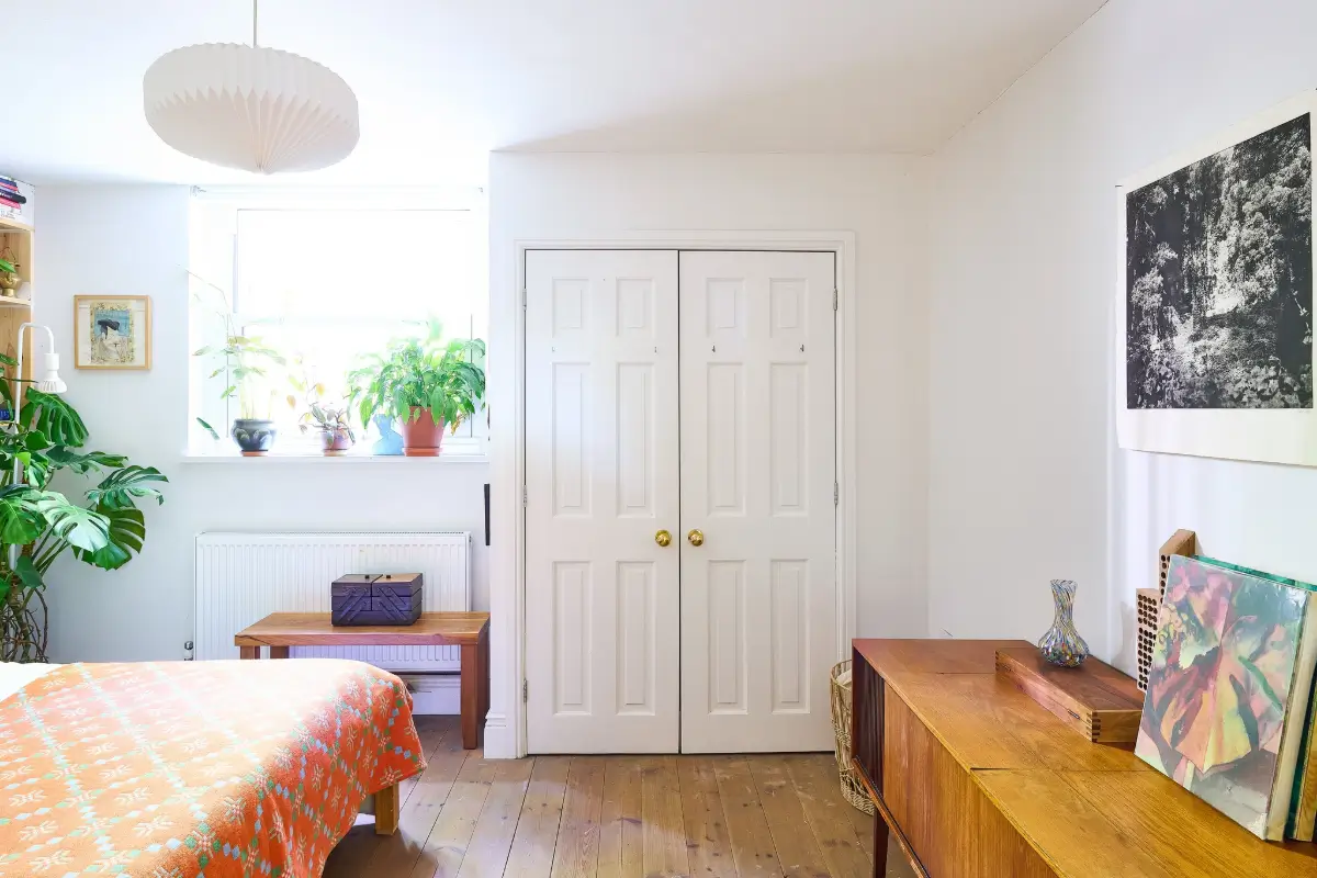 An East London Townhouse with Colorful Interiors Inspired by Vanessa Bell's Charleston 38 charleston-farmhouse-inspired-interiors-victorian-townhouse-london