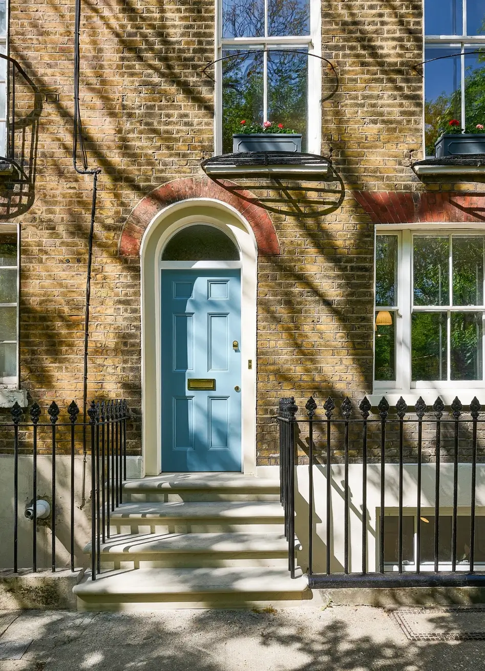 An East London Townhouse with Colorful Interiors Inspired by Vanessa Bell's Charleston 42 charleston-farmhouse-inspired-interiors-victorian-townhouse-london