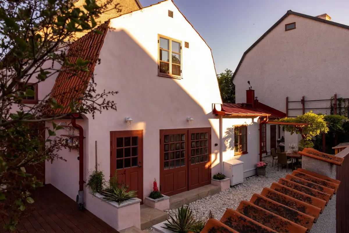 Classic Interiors in a Hidden Courtyard Home in Visby's Medieval Old Town 1 classic-interiors-carefully-restored-inner-city-home-gotland-nordroom