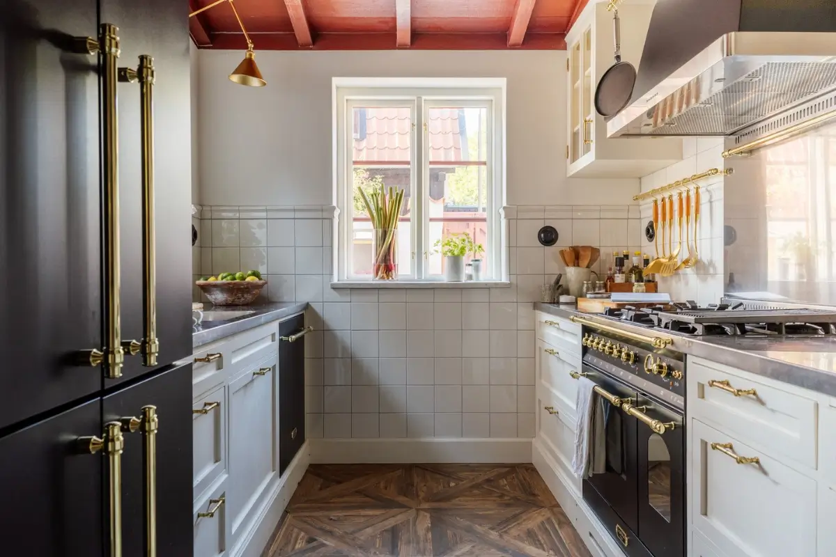 Classic Interiors in a Hidden Courtyard Home in Visby's Medieval Old Town 11 classic-interiors-carefully-restored-inner-city-home-gotland-nordroom