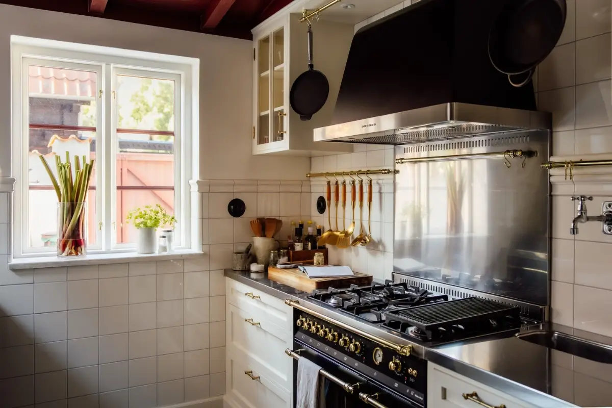 Classic Interiors in a Hidden Courtyard Home in Visby's Medieval Old Town 12 classic-interiors-carefully-restored-inner-city-home-gotland-nordroom