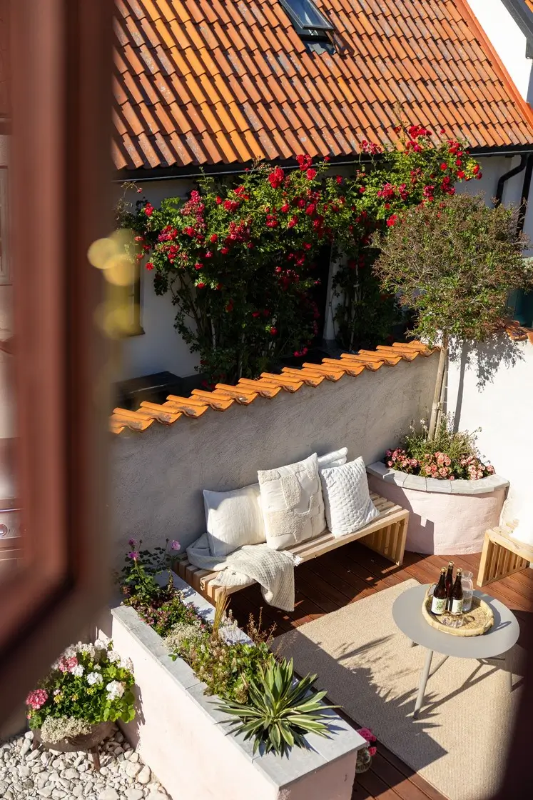 Classic Interiors in a Hidden Courtyard Home in Visby's Medieval Old Town 37 classic-interiors-carefully-restored-inner-city-home-gotland-nordroom