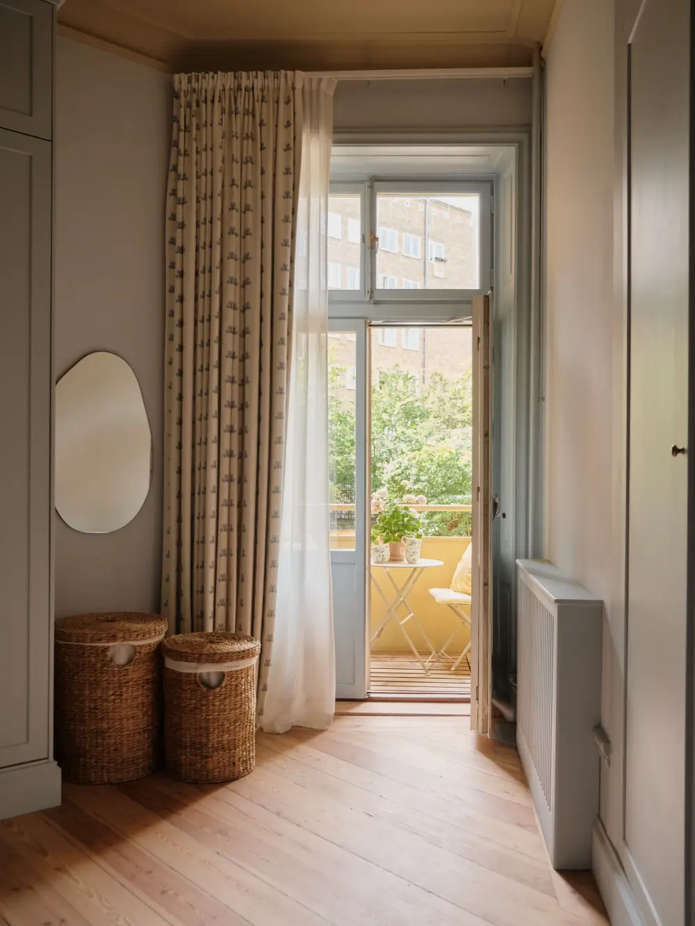 Before & After: A Soft Color Palette in a Grand Turn-of-the-Century Apartment 40 classic-turn-of-the-century-apartment-soft-colors-period-details-nordroom