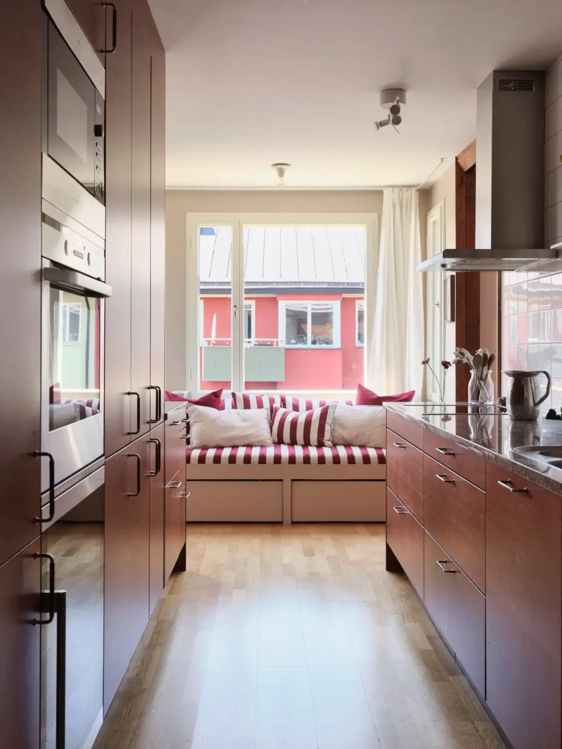 Colorful Interiors and 1960s Elements in a Stockholm Apartment 10 colorful-1960s-apartment-stockholm-nordroom