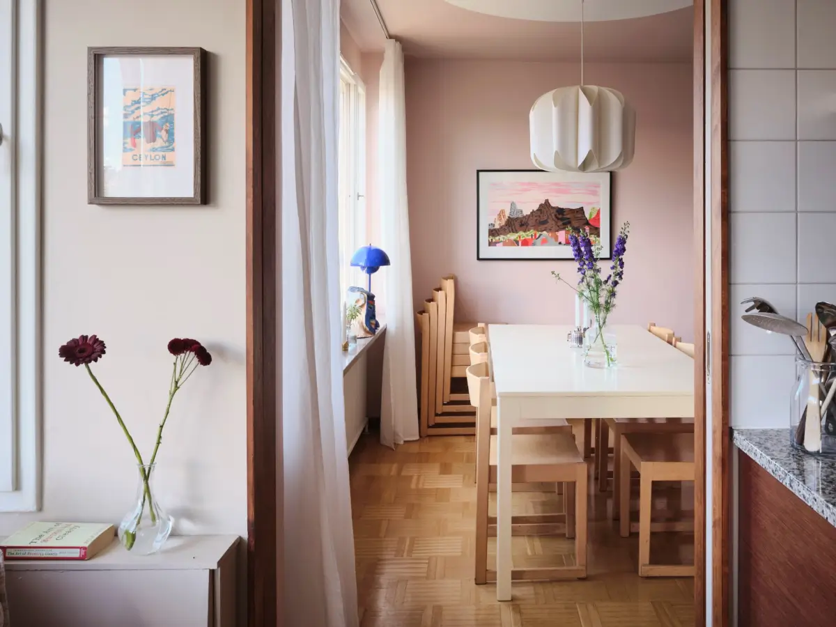 Colorful Interiors and 1960s Elements in a Stockholm Apartment 8 colorful-1960s-apartment-stockholm-nordroom