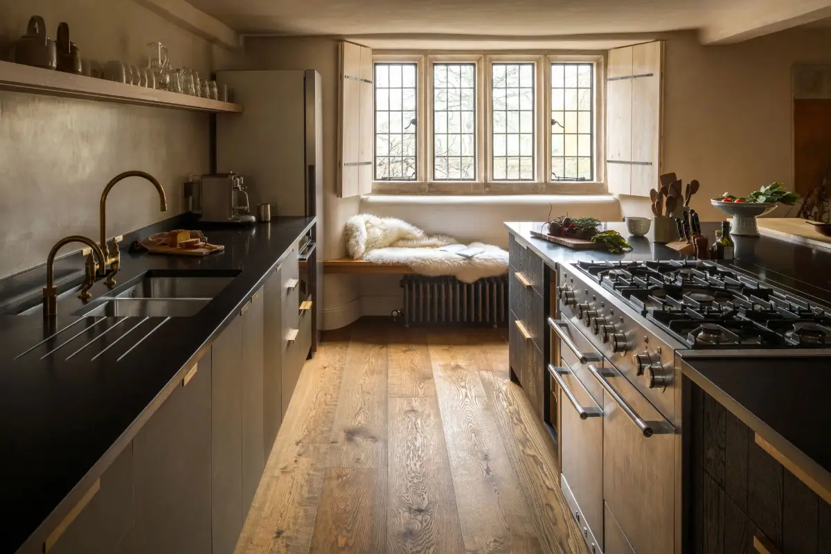 A Contemporary Inglis Hall Kitchen Brings New Life to a 700-Year-Old Wiltshire Manor 2 contemporary-kitchen-700-year-old-manor-wiltshire-england-nordroom
