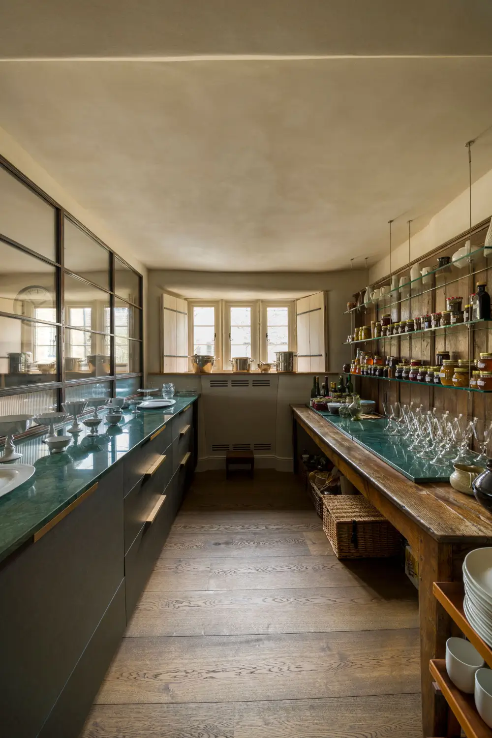 A Contemporary Inglis Hall Kitchen Brings New Life to a 700-Year-Old Wiltshire Manor 11 contemporary-kitchen-700-year-old-manor-wiltshire-england-nordroom
