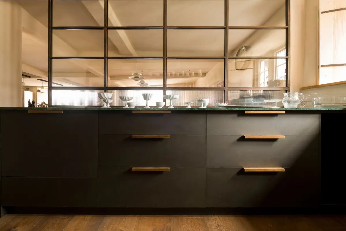 A Contemporary Inglis Hall Kitchen Brings New Life to a 700-Year-Old Wiltshire Manor 12 contemporary-kitchen-700-year-old-manor-wiltshire-england-nordroom