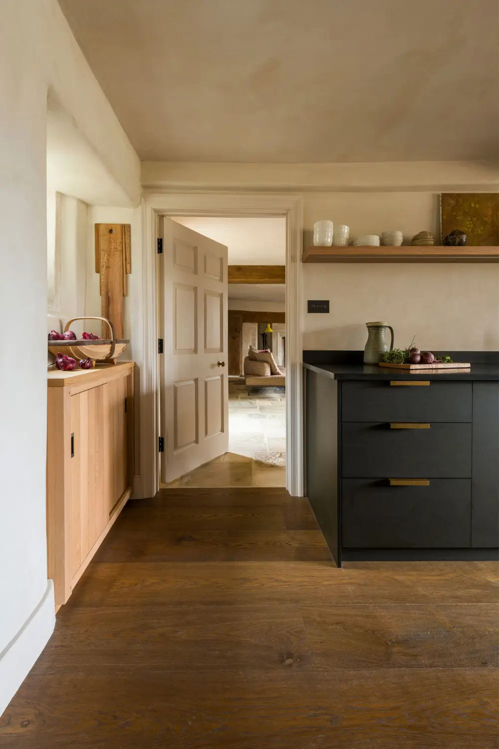 A Contemporary Inglis Hall Kitchen Brings New Life to a 700-Year-Old Wiltshire Manor 7 contemporary-kitchen-700-year-old-manor-wiltshire-england-nordroom