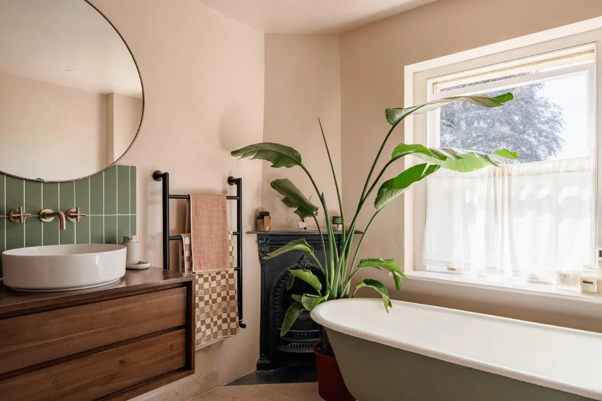 Calm and Cozy Interiors in a Beautiful Victorian Terrace House in Bath 25 cozy-interiors-late-19th-century-victorian-terrace-bath-england-nordroom