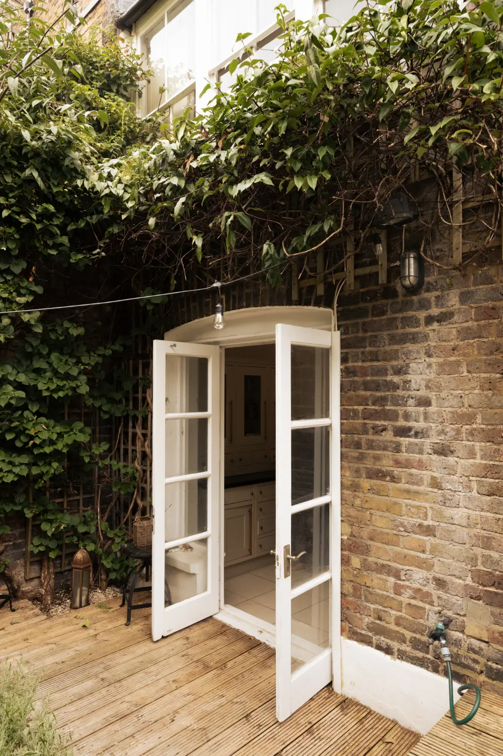 A Calm, Neutral Color Palette in a London Garden Apartment 16 garden-apartment-victorian-townhouse-de-beauvoir-london