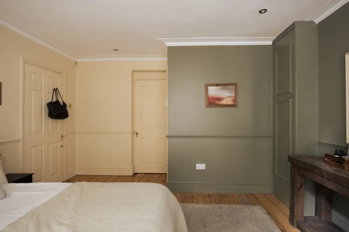 A Calm, Neutral Color Palette in a London Garden Apartment 22 garden-apartment-victorian-townhouse-de-beauvoir-london