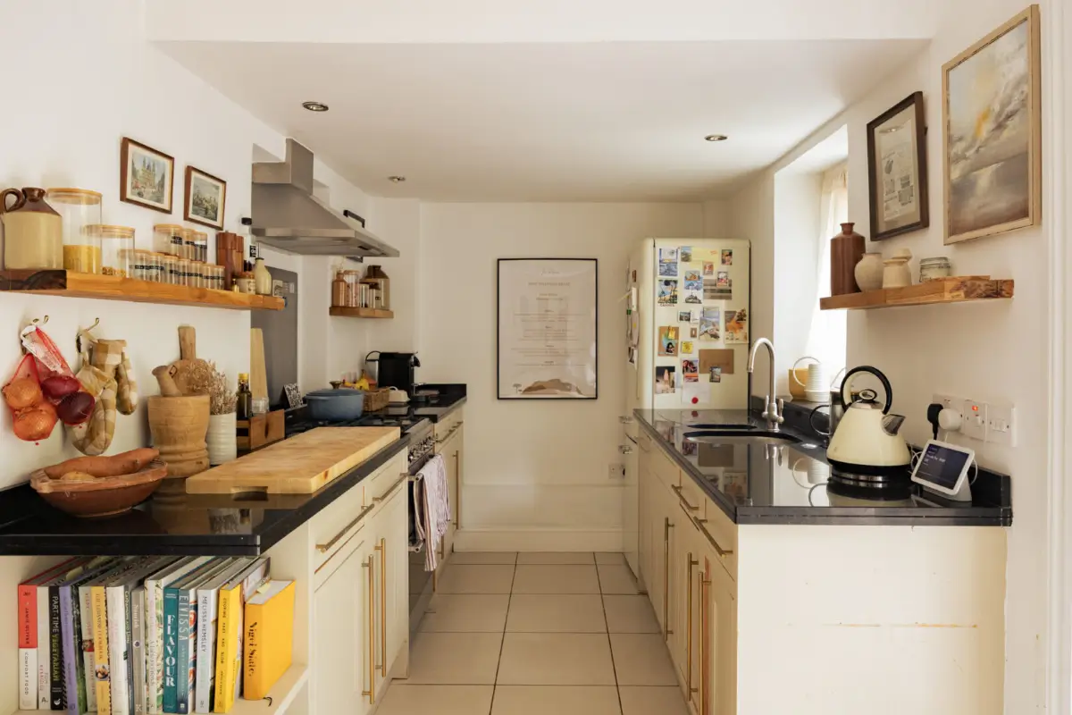 A Calm, Neutral Color Palette in a London Garden Apartment 6 garden-apartment-victorian-townhouse-de-beauvoir-london