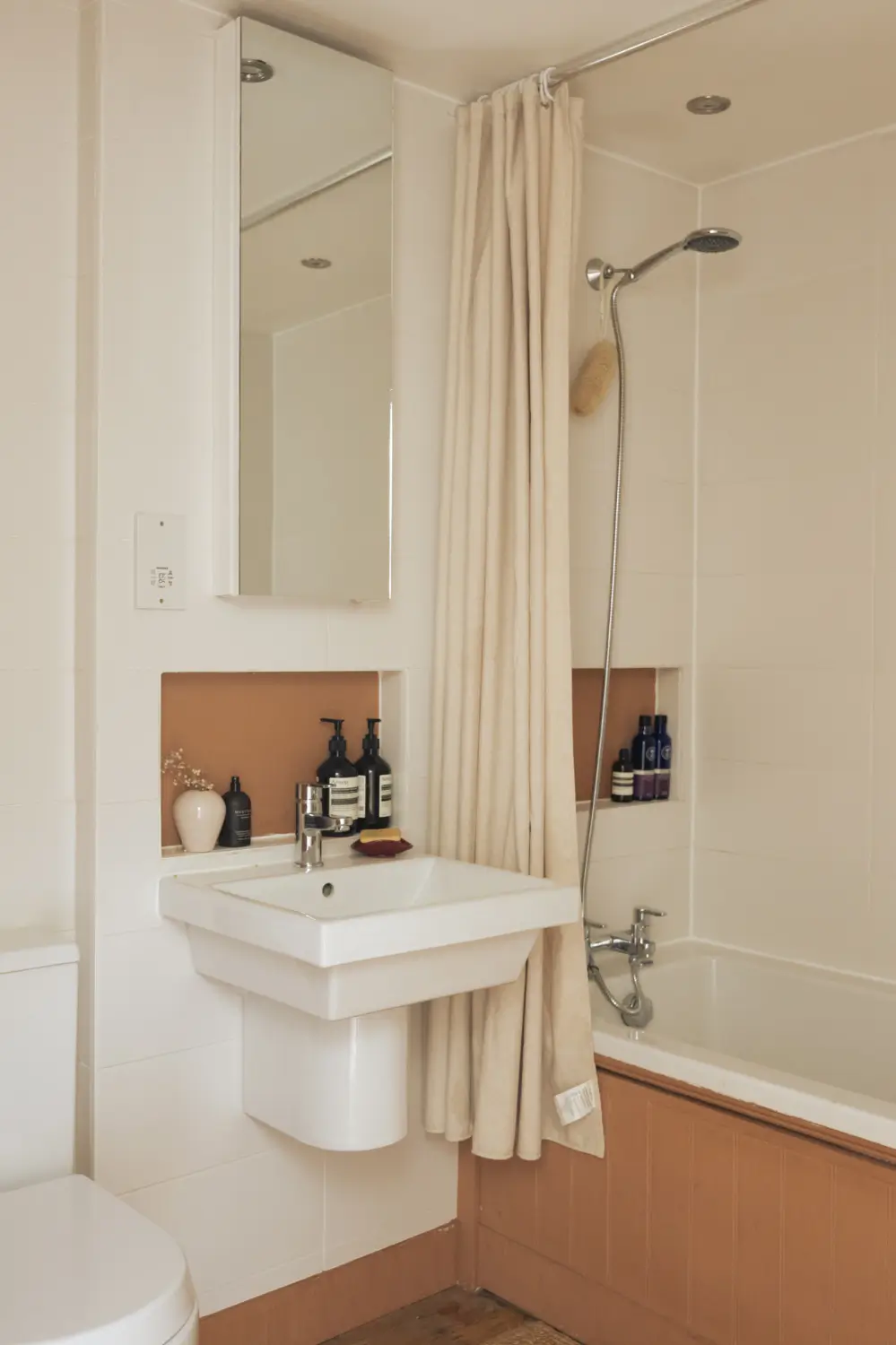 A Calm, Neutral Color Palette in a London Garden Apartment 43 garden-apartment-victorian-townhouse-de-beauvoir-london