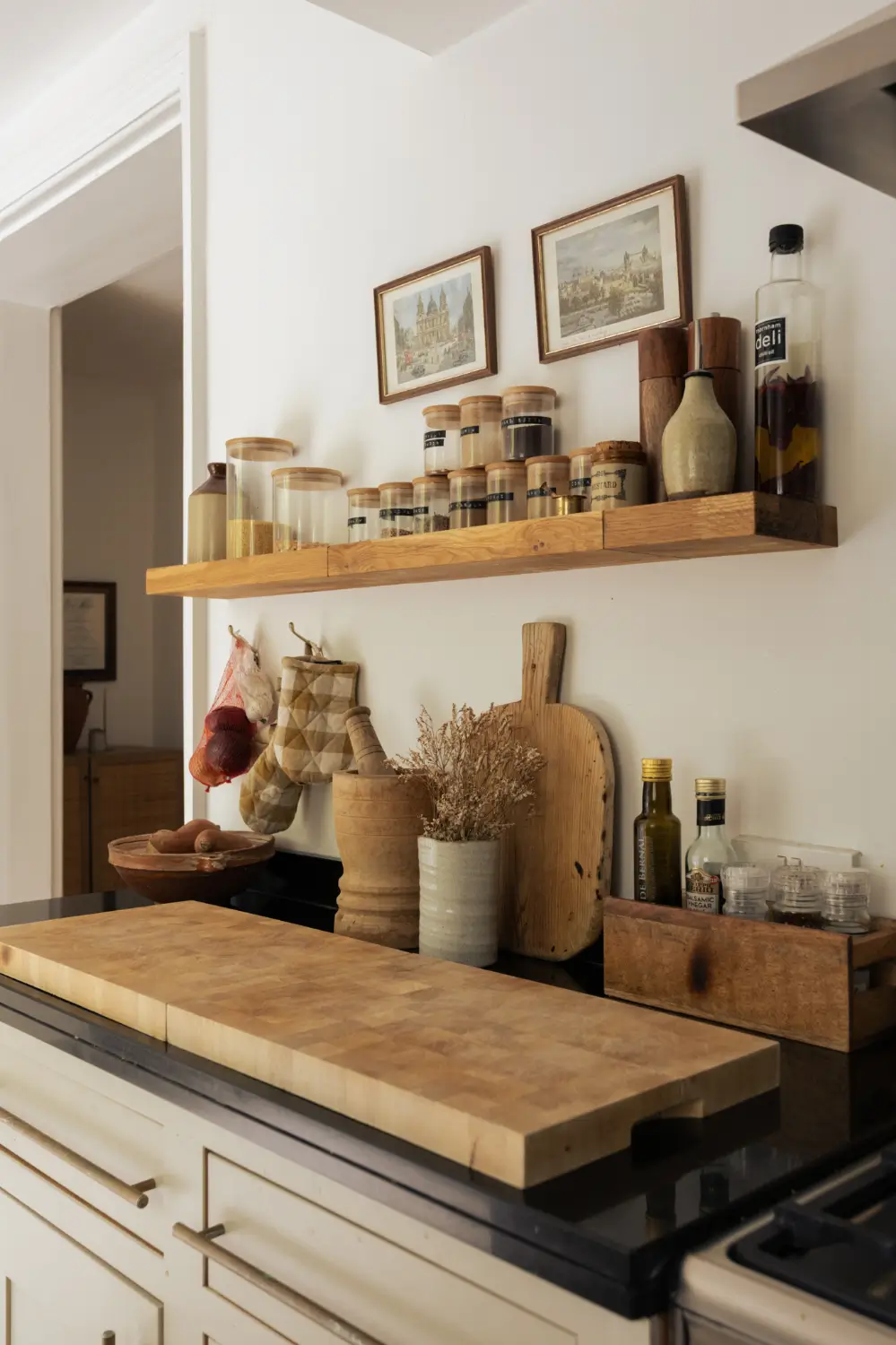A Calm, Neutral Color Palette in a London Garden Apartment 7 garden-apartment-victorian-townhouse-de-beauvoir-london