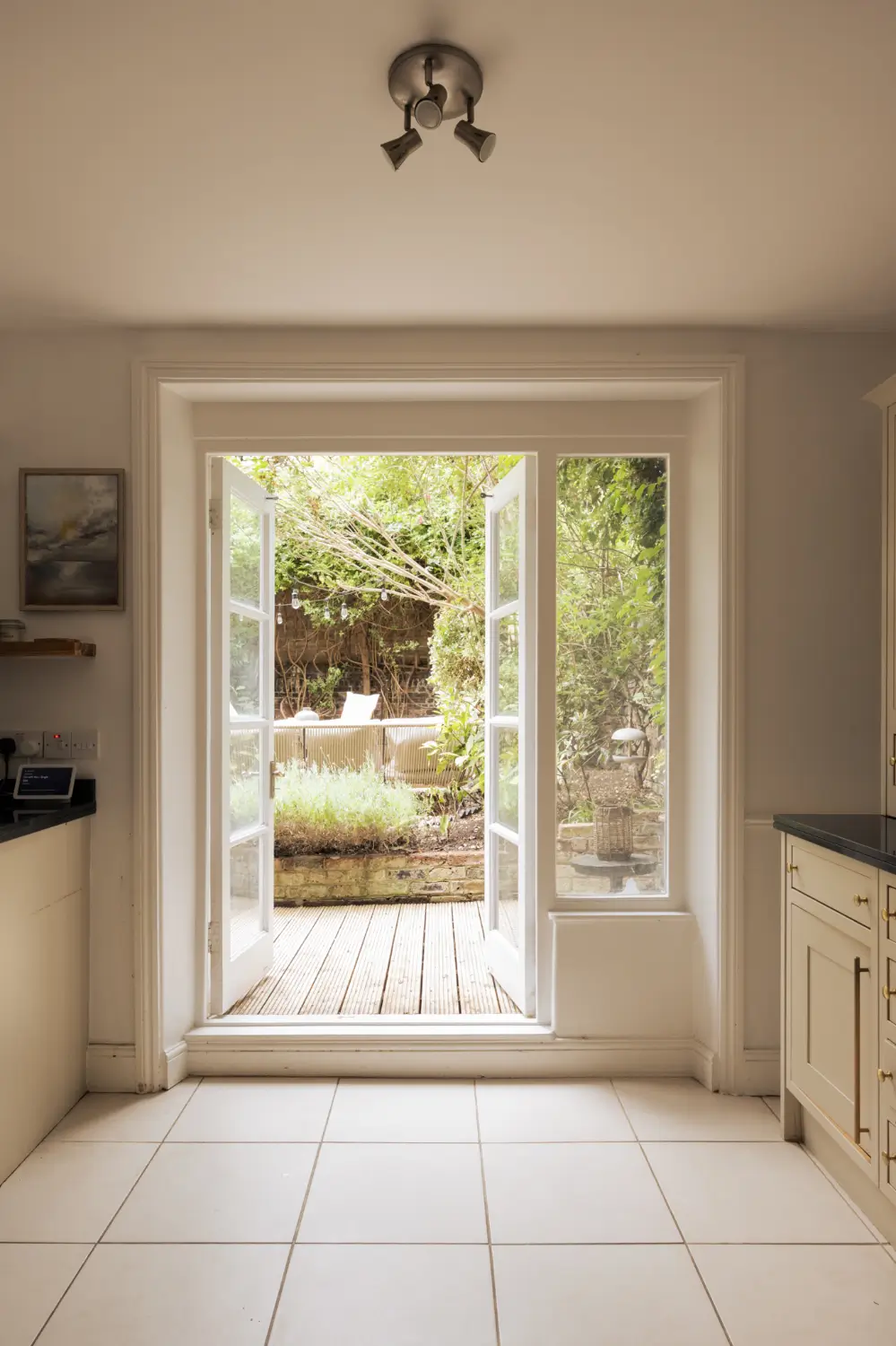 A Calm, Neutral Color Palette in a London Garden Apartment 9 garden-apartment-victorian-townhouse-de-beauvoir-london