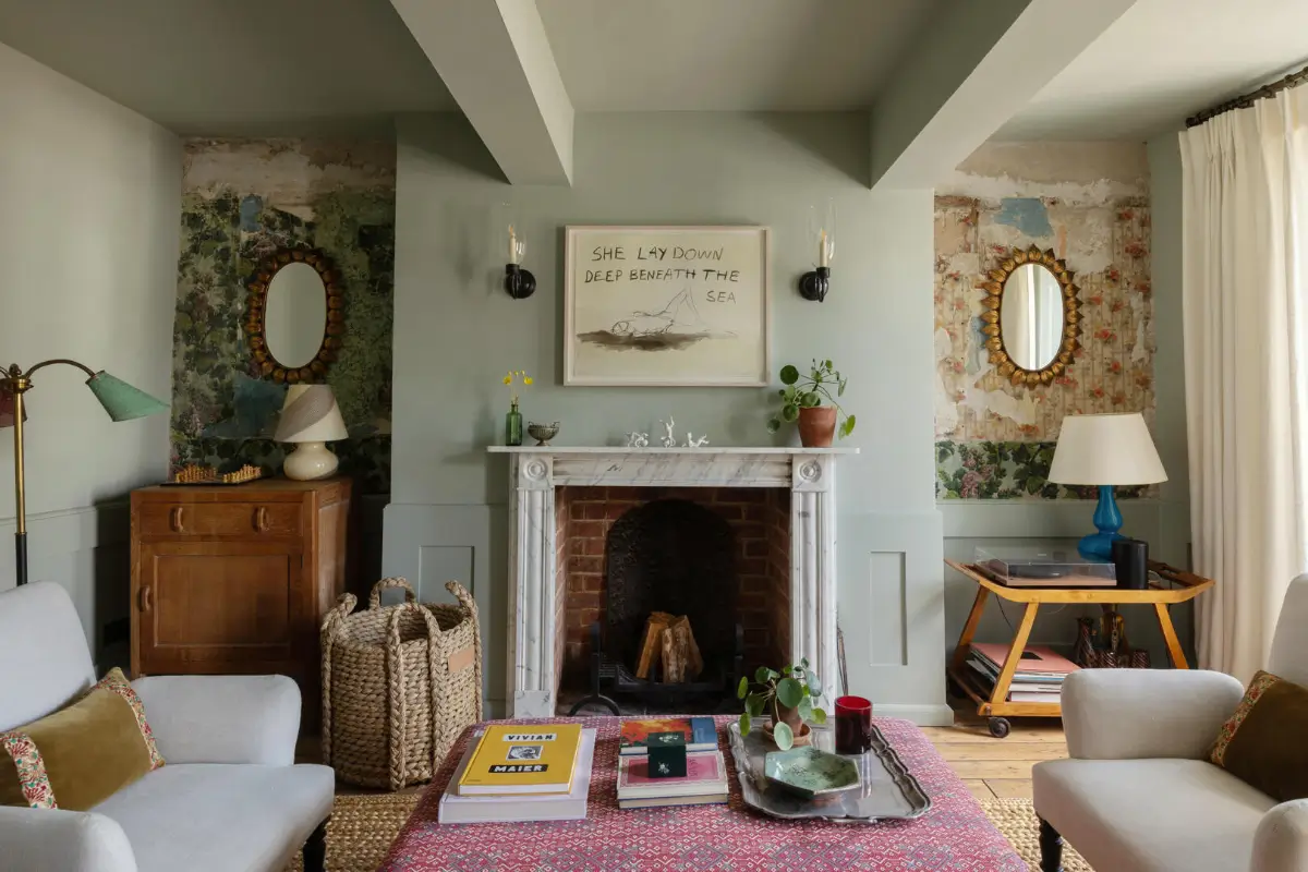 A Georgian Townhouse Filled With Hand-Painted Details and Soft Colors 11
hand-painted-murals-color-georgian-house-margate-england-nordroom