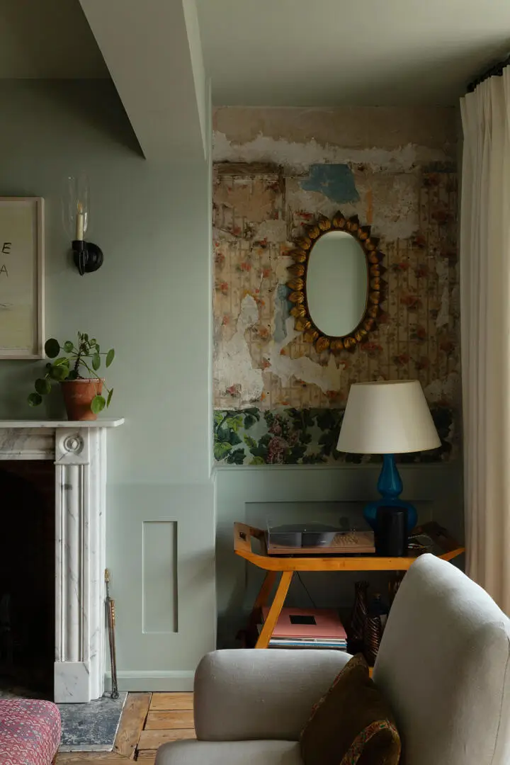 A Georgian Townhouse Filled With Hand-Painted Details and Soft Colors 12
hand-painted-murals-color-georgian-house-margate-england-nordroom