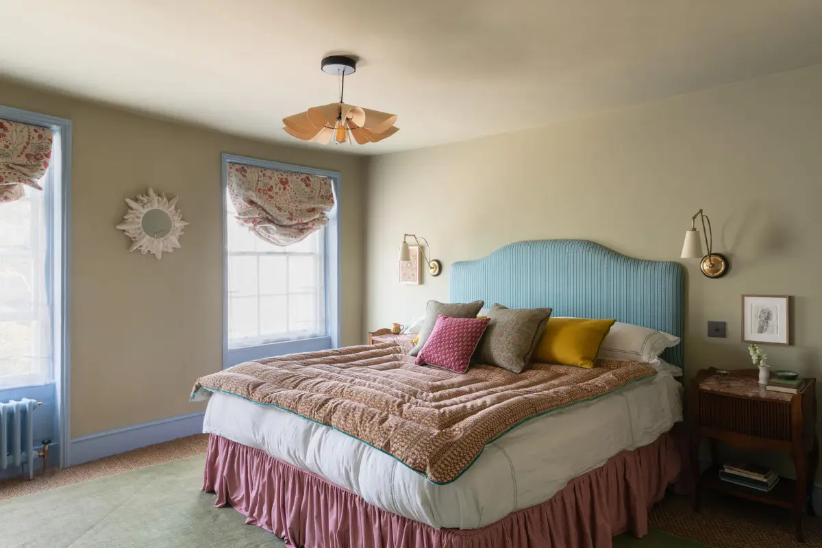 A Georgian Townhouse Filled With Hand-Painted Details and Soft Colors 19
hand-painted-murals-color-georgian-house-margate-england-nordroom