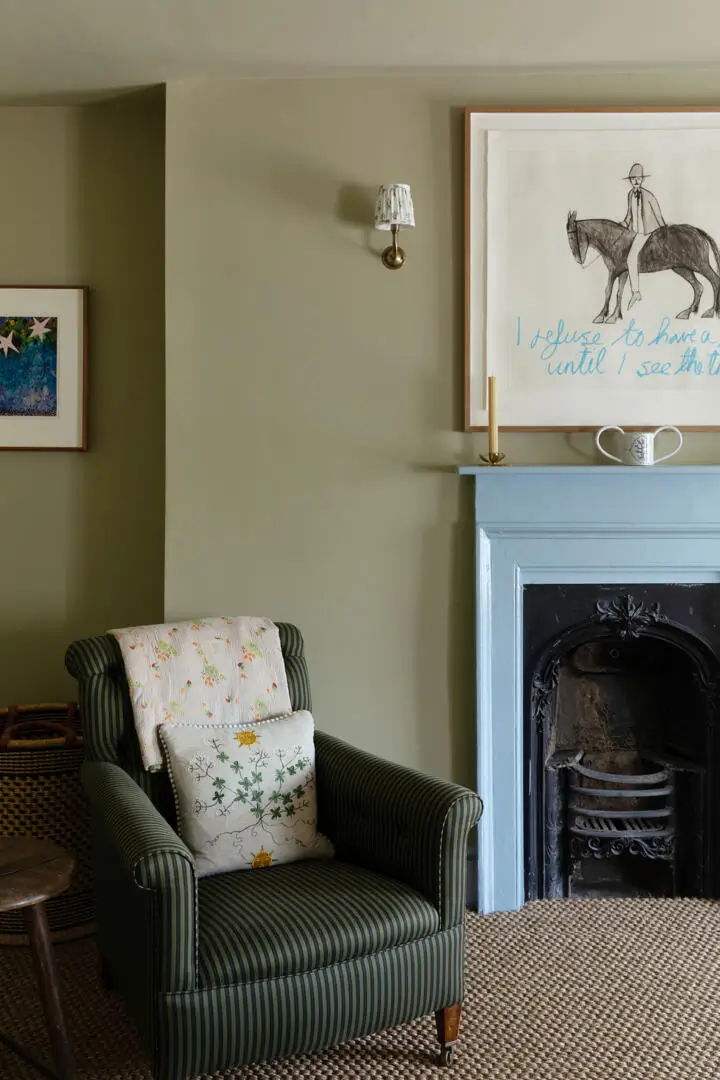 A Georgian Townhouse Filled With Hand-Painted Details and Soft Colors 20
hand-painted-murals-color-georgian-house-margate-england-nordroom
