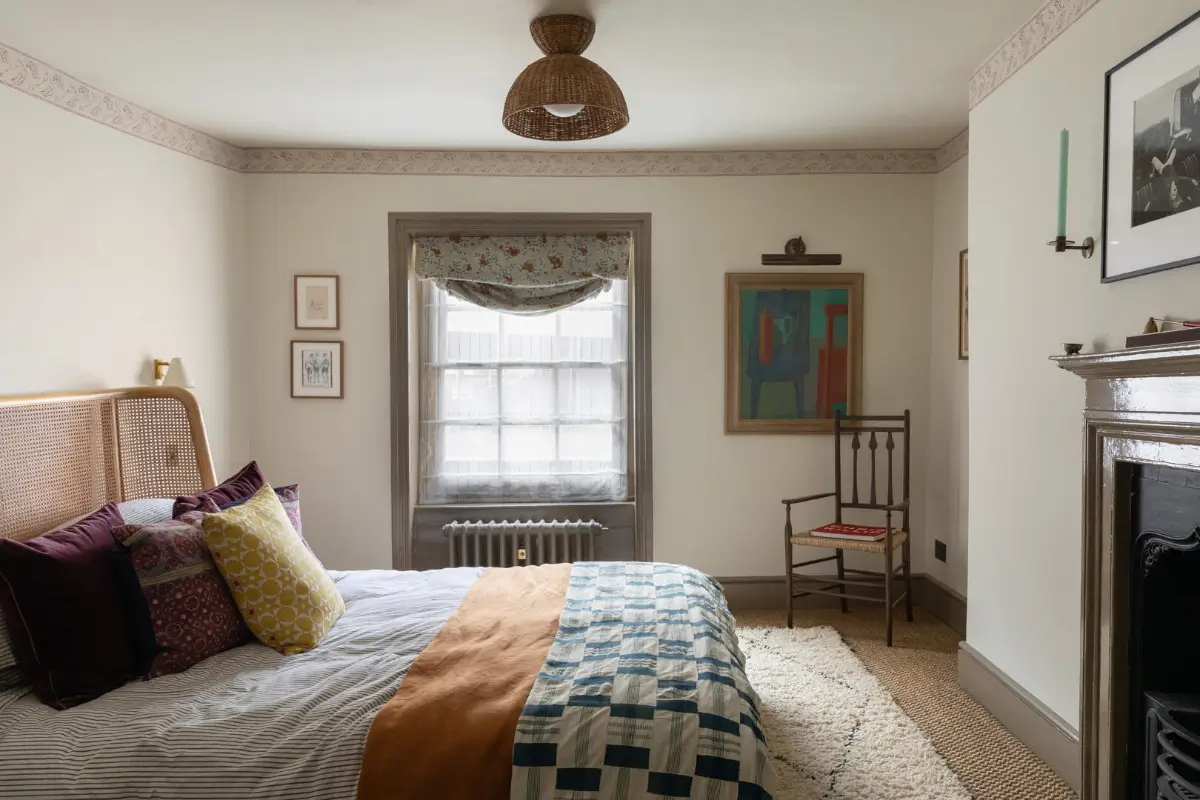 A Georgian Townhouse Filled With Hand-Painted Details and Soft Colors 22
hand-painted-murals-color-georgian-house-margate-england-nordroom