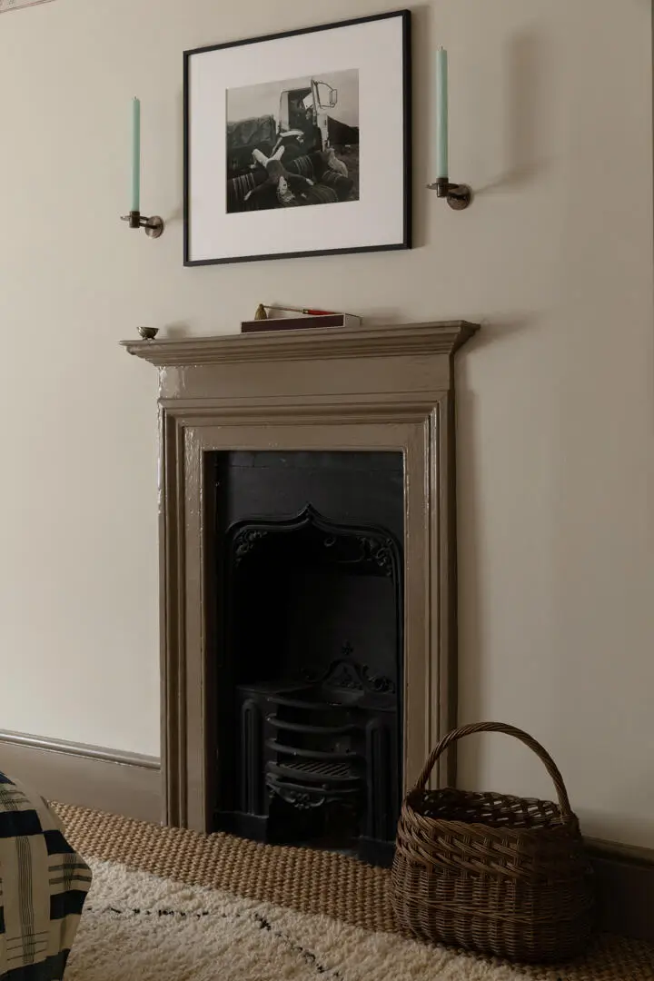 A Georgian Townhouse Filled With Hand-Painted Details and Soft Colors 23
hand-painted-murals-color-georgian-house-margate-england-nordroom