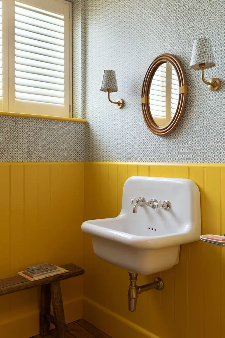 A Georgian Townhouse Filled With Hand-Painted Details and Soft Colors 8
hand-painted-murals-color-georgian-house-margate-england-nordroom