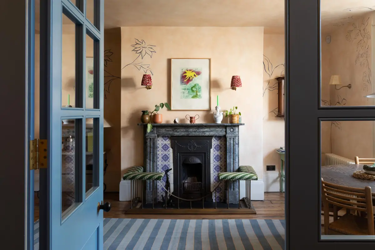 A Georgian Townhouse Filled With Hand-Painted Details and Soft Colors 1
hand-painted-murals-color-georgian-house-margate-england-nordroom