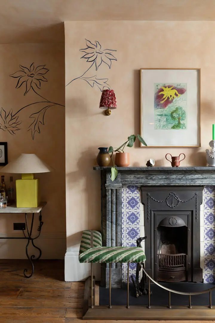 A Georgian Townhouse Filled With Hand-Painted Details and Soft Colors 4
hand-painted-murals-color-georgian-house-margate-england-nordroom