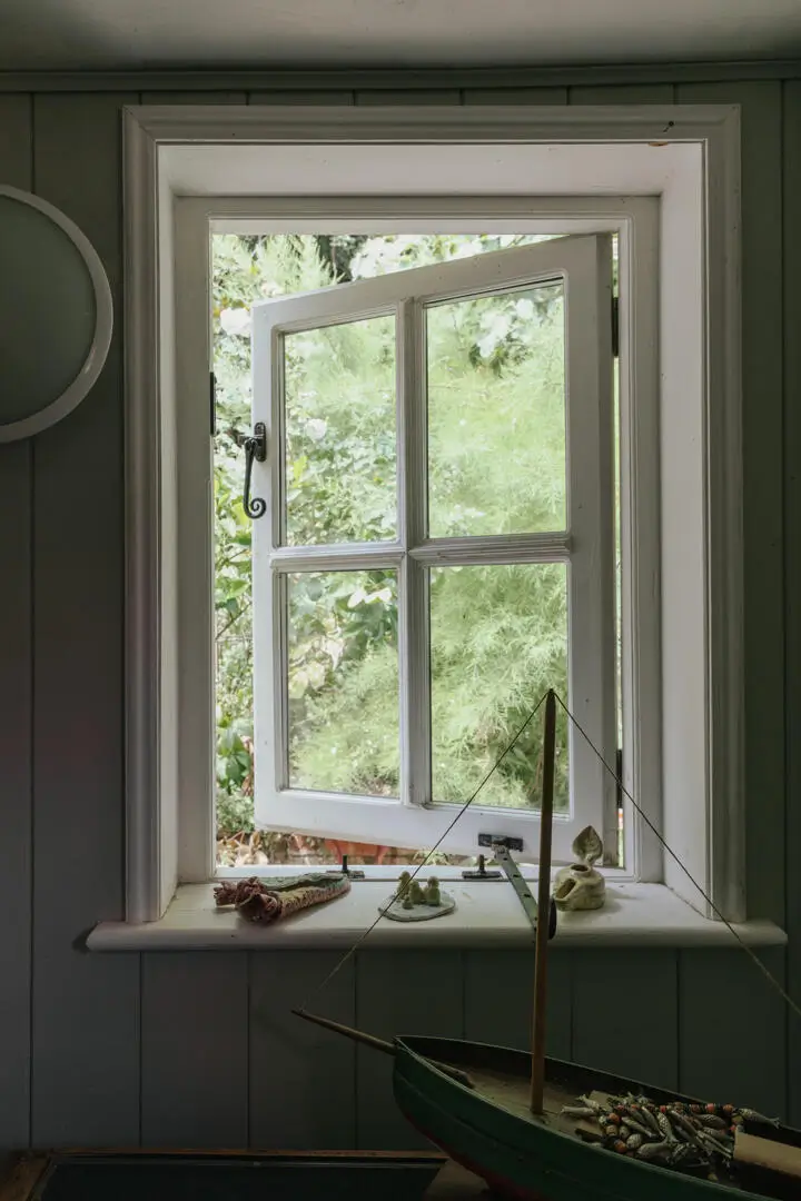 A Late 18th-Century English Home with Colorful Rooms and Sweeping Sea Views 30 historic-18th-century-english-house-color-sea-views-nordroom