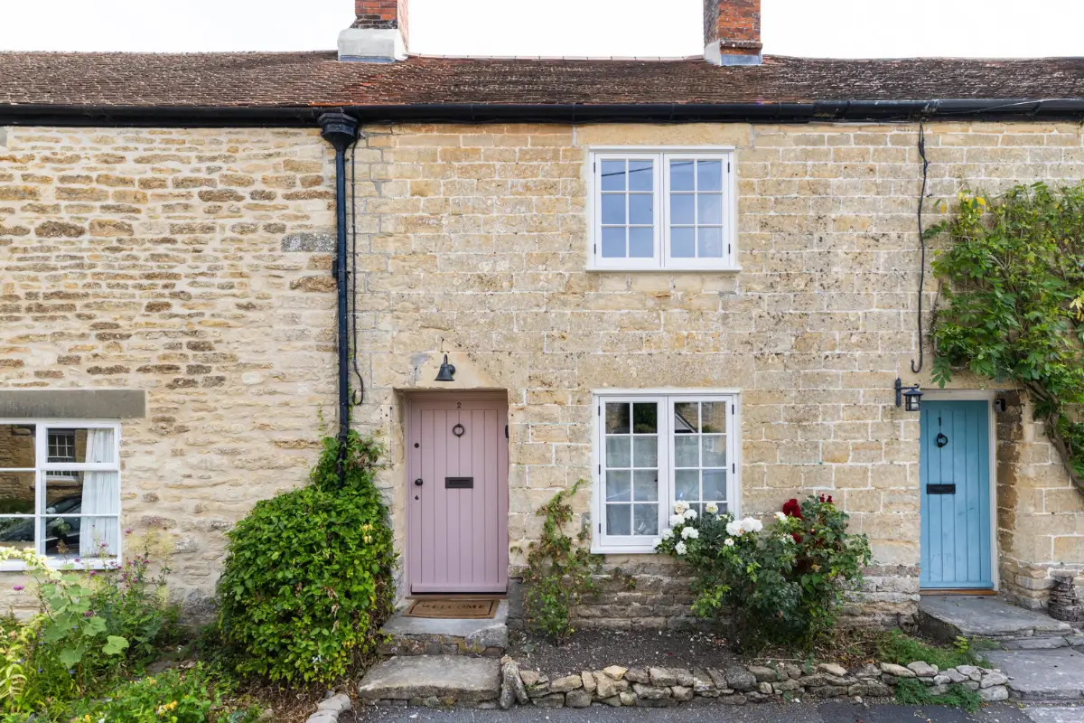 Period Features and Soft Colors in A Charming Renovated Cottage in Dorset 26 historic-character-renovated-19th-century-cottage-english-countryside-nordroom