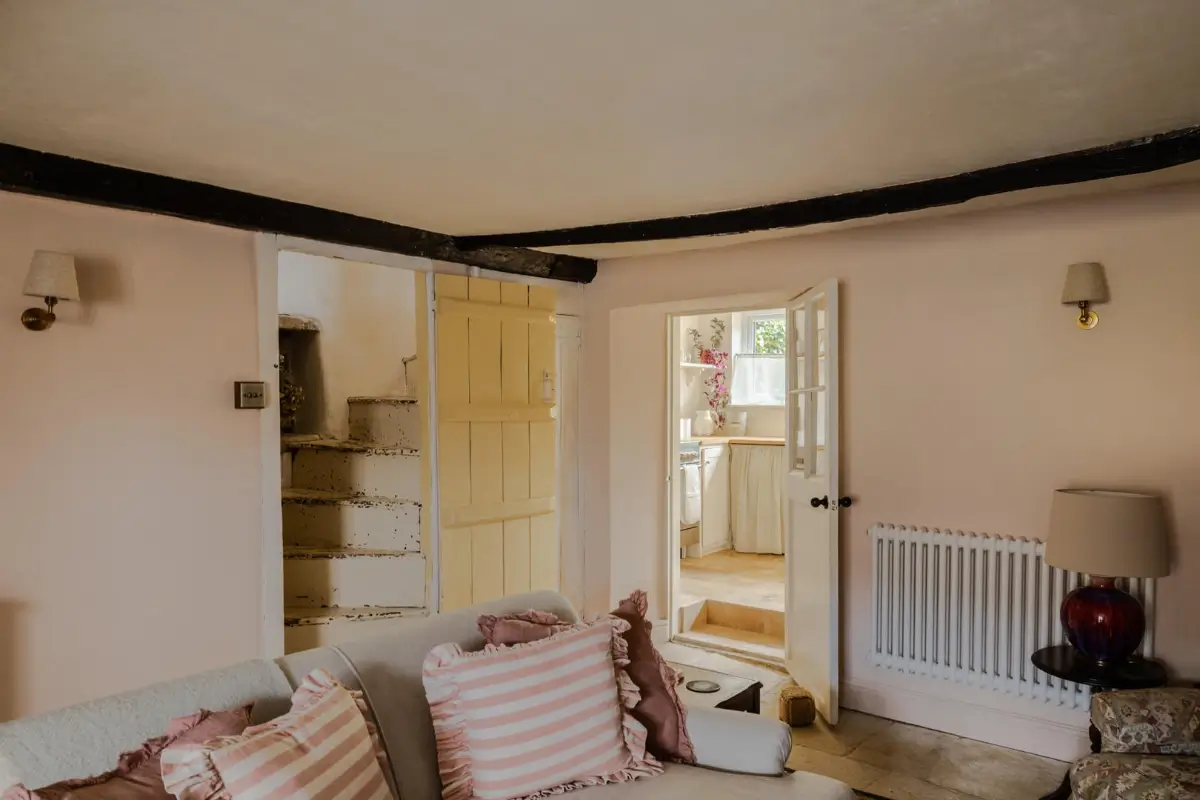 Period Features and Soft Colors in A Charming Renovated Cottage in Dorset 8 historic-character-renovated-19th-century-cottage-english-countryside-nordroom