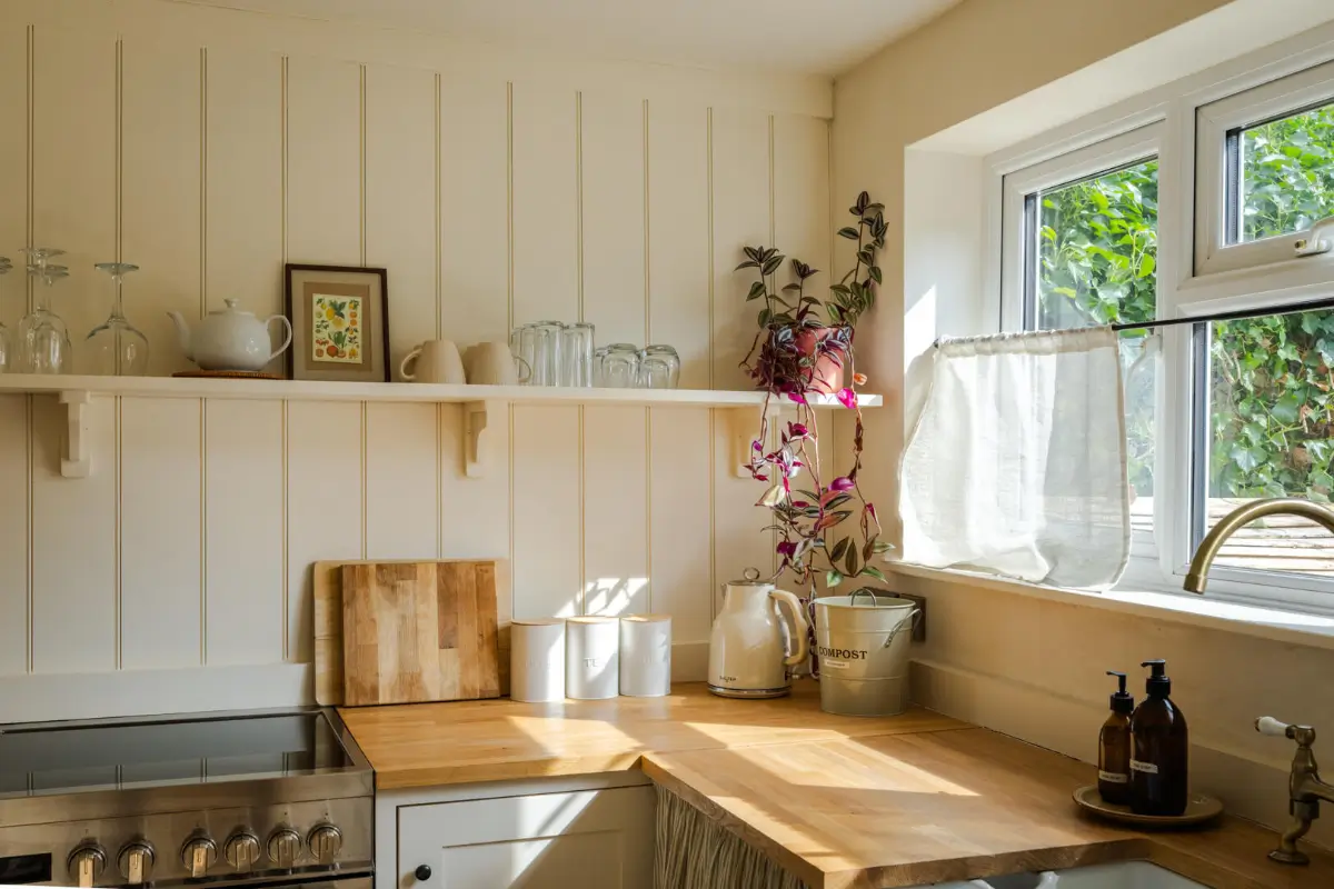 Period Features and Soft Colors in A Charming Renovated Cottage in Dorset 11 historic-character-renovated-19th-century-cottage-english-countryside-nordroom
