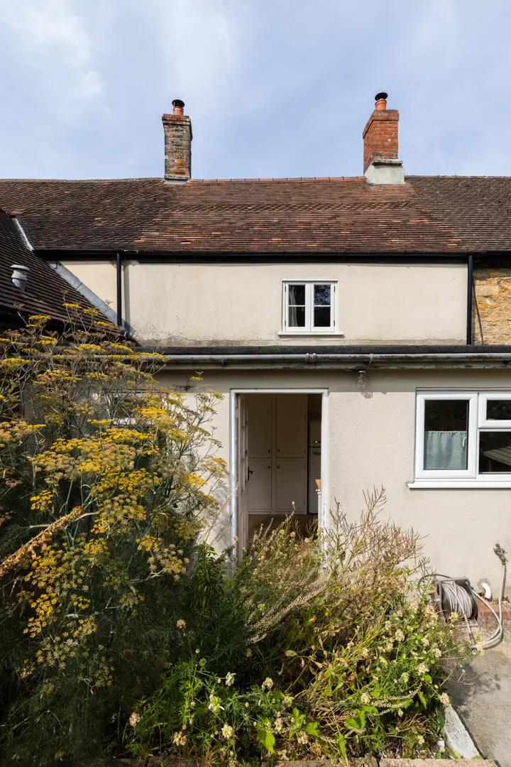 Period Features and Soft Colors in A Charming Renovated Cottage in Dorset 24 historic-character-renovated-19th-century-cottage-english-countryside-nordroom