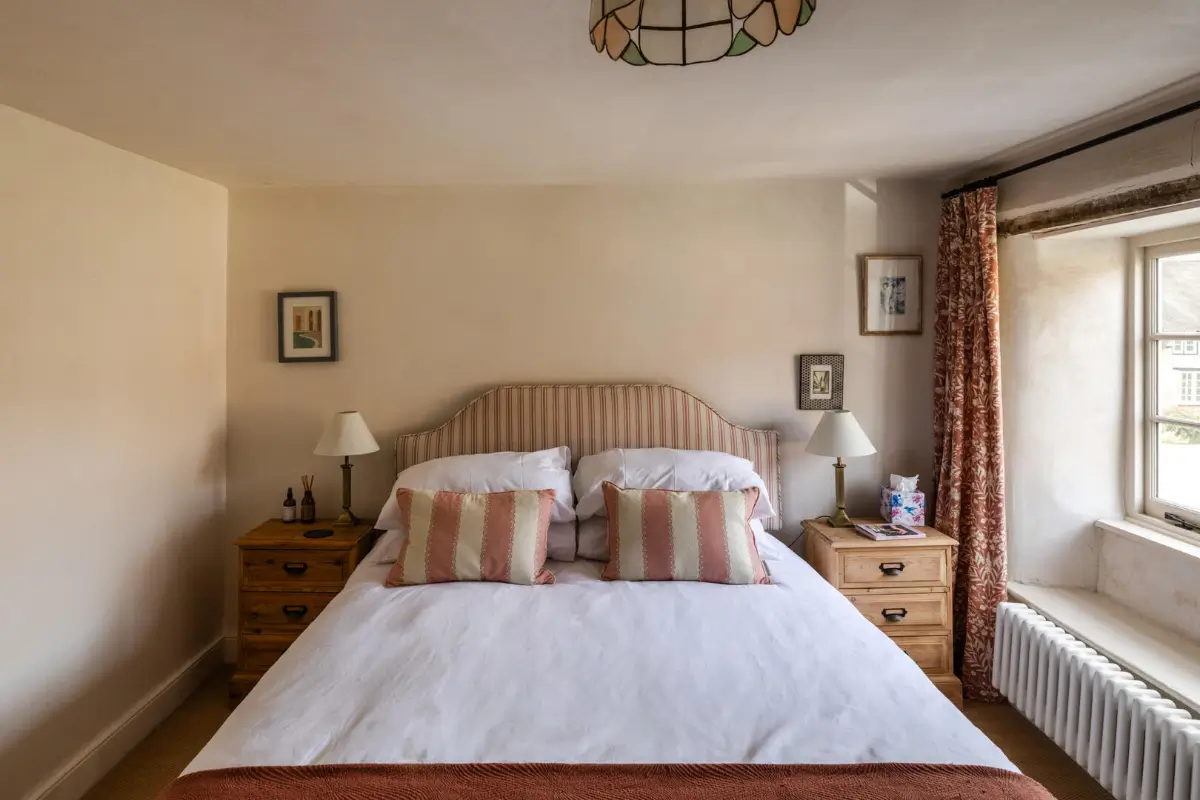 Period Features and Soft Colors in A Charming Renovated Cottage in Dorset 18 historic-character-renovated-19th-century-cottage-english-countryside-nordroom