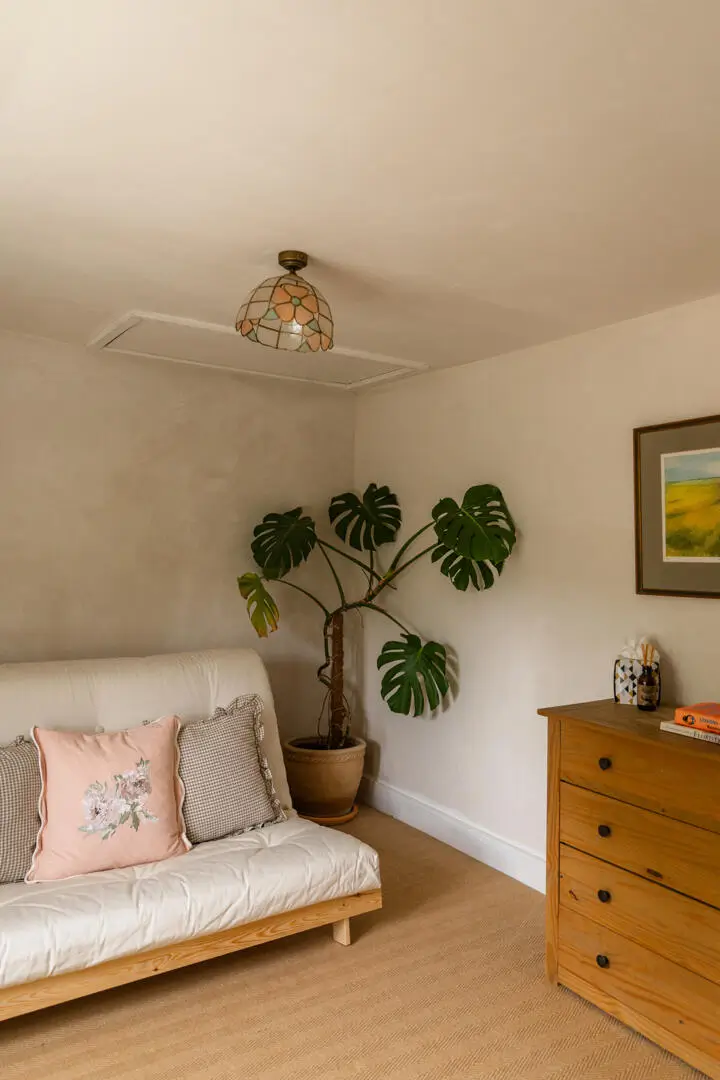 Period Features and Soft Colors in A Charming Renovated Cottage in Dorset 15 historic-character-renovated-19th-century-cottage-english-countryside-nordroom