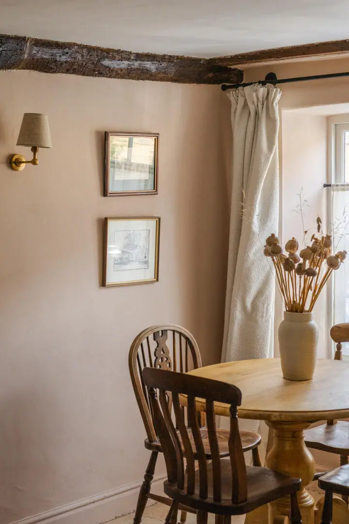 Period Features and Soft Colors in A Charming Renovated Cottage in Dorset 6 historic-character-renovated-19th-century-cottage-english-countryside-nordroom